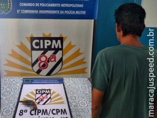 Jovem se entrega à polícia após ter atirado no padrasto