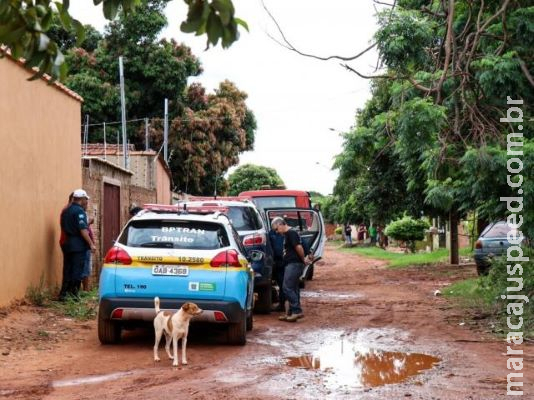 Ladrões rendem família na saída de casa e levam veículos no Aero Rancho Ladrões rendem família na saída de casa e levam veículos no Aero Rancho