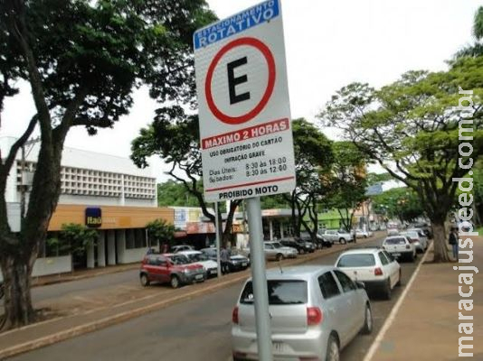 Lei garante estacionamento gratuito a grávidas em Dourados