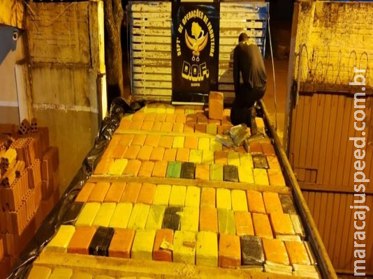 Maior apreensão do ano: polícia encontra 3,6 toneladas de maconha sob tijolos Maior apreensão do ano: polícia encontra 3,6 toneladas de maconha sob tijolos