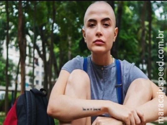 Maria Casadevall raspa a cabeça e apaga todas as fotos do Instagram