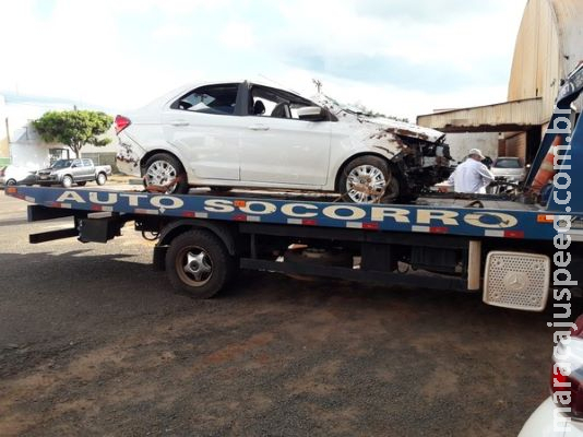 Mulher fica ferida após carro estourar pneu e capotar várias vezes em rodovia de MS