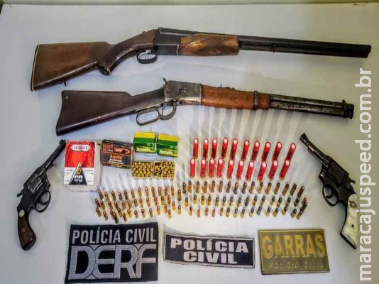 Polícia apreende armamento em fazenda onde cômodos estavam ensanguentados Polícia apreende armamento em fazenda onde cômodos estavam ensanguentados