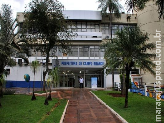 Quase 2 mil servidores correm o risco de ter salários bloqueados