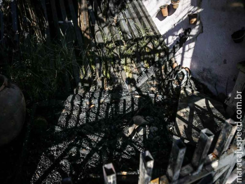 ‘Queima, queima’: vizinha que ateou fogo em escritório de arquitetura ficou presa ‘Queima, queima’: vizinha que ateou fogo em escritório de arquitetura ficou presa