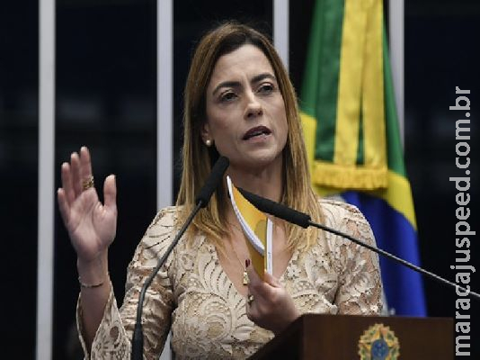 Sem transparência, senadora usa verba para reforma Sem transparência, senadora usa verba para reforma