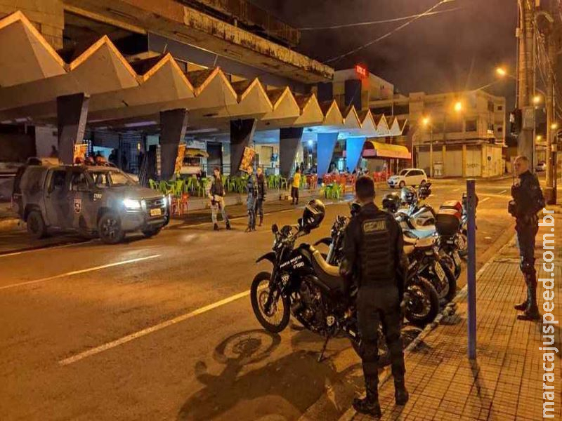 Suspeito de roubar e manter idoso em cárcere foi preso após atirar na própria perna Suspeito de roubar e manter idoso em cárcere foi preso após atirar na própria perna