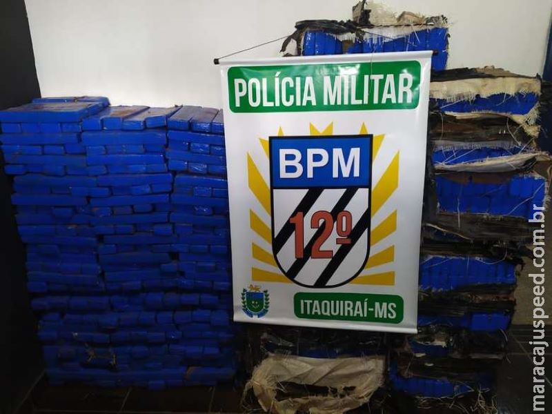 Traficante capota caminhonete com 880 quilos de maconha