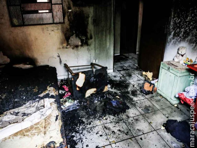 Ventilador esquecido ligado na tomada causa incêndio em casa no Tiradentes Ventilador esquecido ligado na tomada causa incêndio em casa no Tiradentes