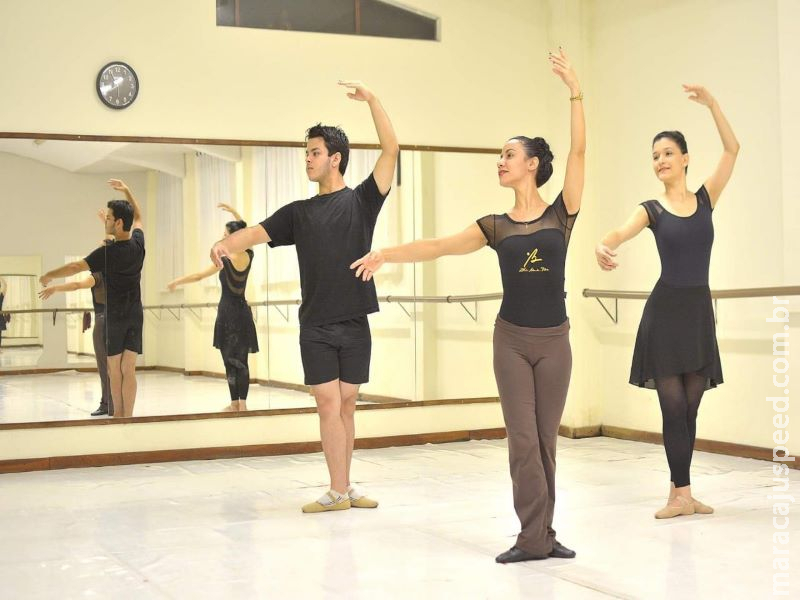 Adultos procuram balé como atividade física