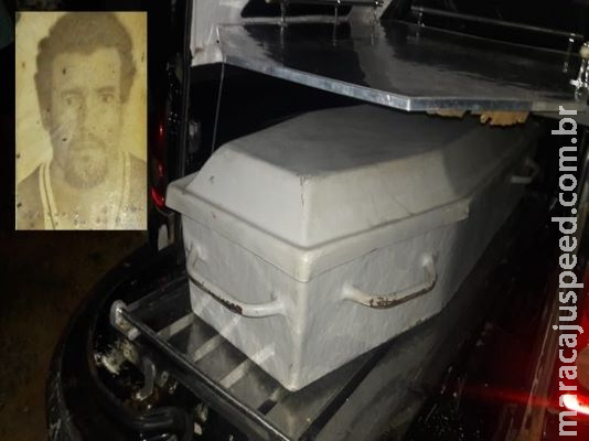 Após matar amigo com golpes de machado pediu para vizinhos chamarem a polícia Após matar amigo com golpes de machado pediu para vizinhos chamarem a polícia