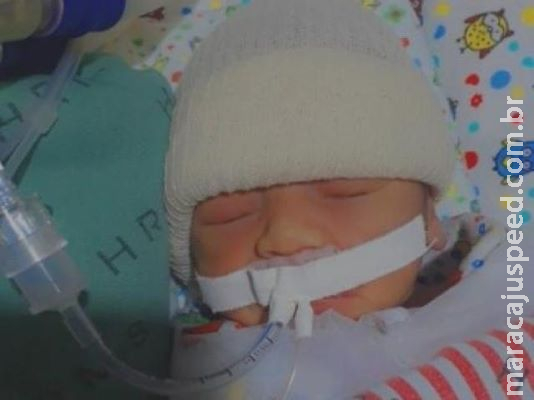 Bebê que nasceu “sem ânus” passa por cirurgia e ficará em UTI