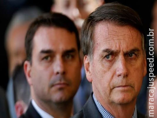 Bolsonaro sobre Flávio: ‘não me meto em questões do Judiciário’ Bolsonaro sobre Flávio: ‘não me meto em questões do Judiciário’