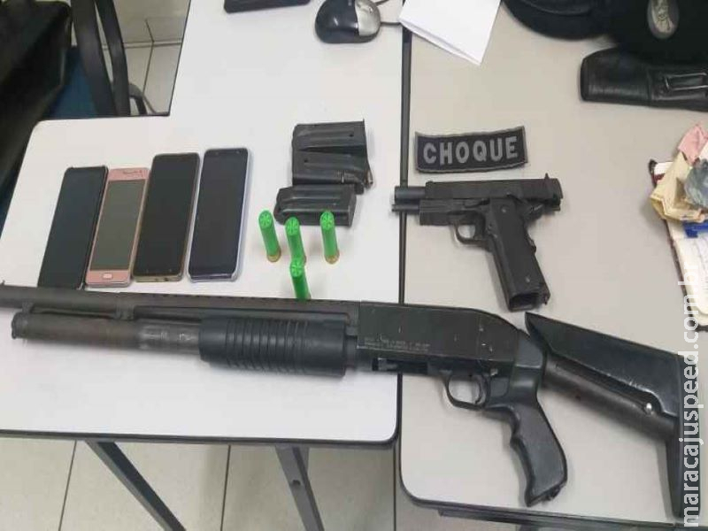Carro estraga e três são presos quando tentavam negociar armas por R$ 8 mil