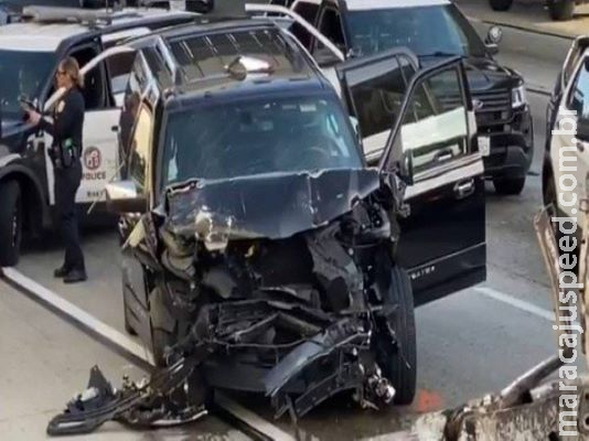 Carro funerário com cadáver de mulher sofre acidente após ser roubado em igreja Carro funerário com cadáver de mulher sofre acidente após ser roubado em igreja