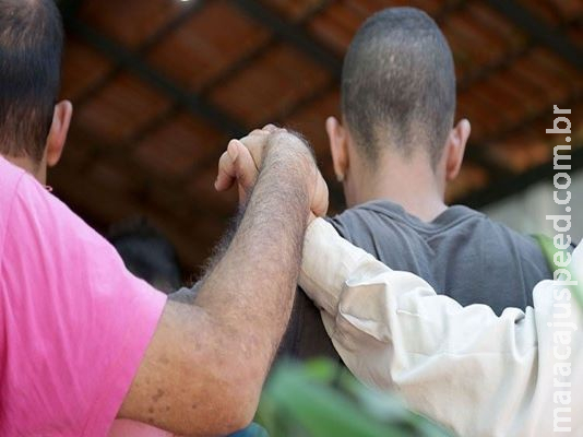 Comunidades terapêuticas devem atender 20 mil dependentes de álcool e drogas Comunidades terapêuticas devem atender 20 mil dependentes de álcool e drogas
