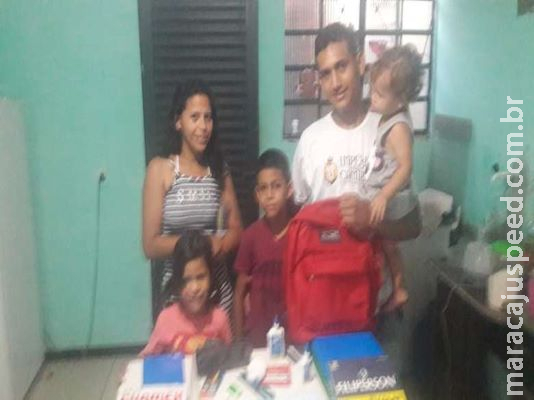 Escritores adquirem material escolar para criança venezuelana Escritores adquirem material escolar para criança venezuelana