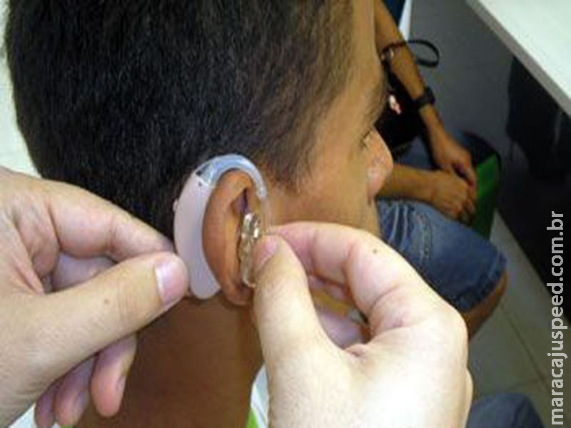 Estudantes com deficiência auditiva vão ter acesso à tecnologia do SUS Estudantes com deficiência auditiva vão ter acesso à tecnologia do SUS