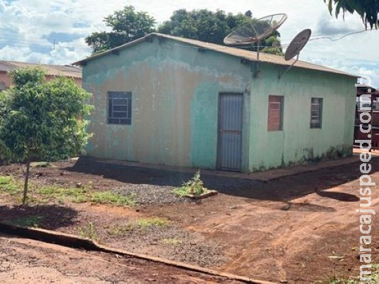 Feminicídio: homem arrasta mulher para a cama e mata com 20 facadas Feminicídio: homem arrasta mulher para a cama e mata com 20 facadas