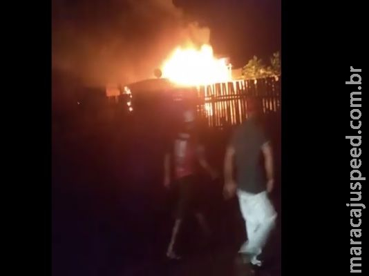Homem fica com mais de 75 % do corpo queimado em incêndio de casa Homem fica com mais de 75 % do corpo queimado em incêndio de casa