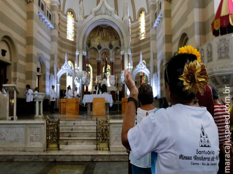 Igrejas recomendam evitar contato em missas para prevenir coronavírus