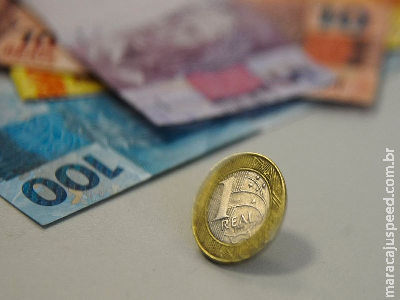 Juros do cheque especial ficam em 165,6% ao ano em janeiro Juros do cheque especial ficam em 165,6% ao ano em janeiro
