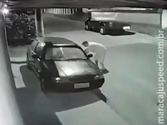 Ladrão chega em caminhonete, furta veículo estacionado no Mário Covas e foge Ladrão chega em caminhonete, furta veículo estacionado no Mário Covas e foge