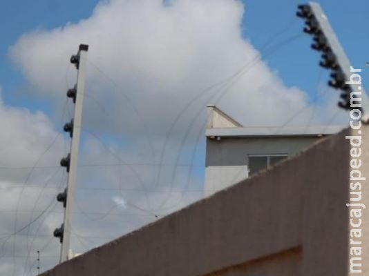 Ladrão leva até câmera de segurança de casa furtada três vezes em sete dias Ladrão leva até câmera de segurança de casa furtada três vezes em sete dias