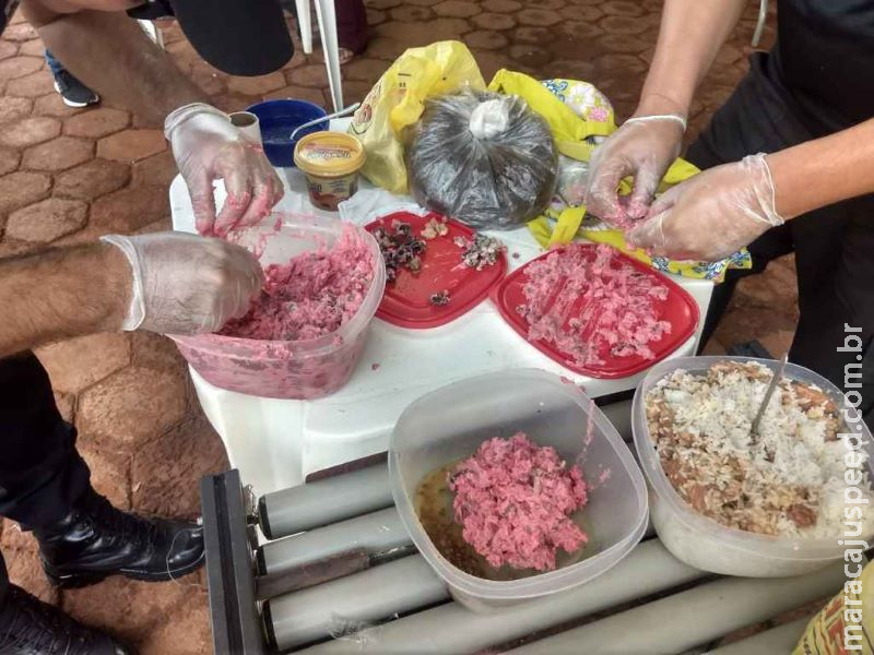 Mãe ‘temperou’ maionese com azeitonas recheadas de maconha para filho preso Mãe ‘temperou’ maionese com azeitonas recheadas de maconha para filho preso