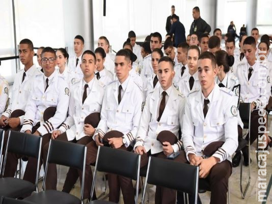 Manual das Escolas Cívico-Militares prioriza a formação integral dos estudantes, o projeto pedagógico e a gestão escolar Manual das Escolas Cívico-Militares prioriza a formação integral dos estudantes, o projeto pedagógico e a gestão escolar