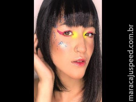 Maquiagens neon invadem o Carnaval