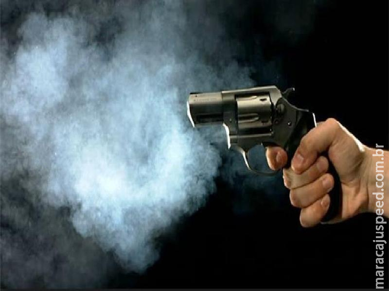 Maracaju: Homem dispara arma de fogo contra sua própria barriga em área rural Maracaju: Homem dispara arma de fogo contra sua própria barriga em área rural