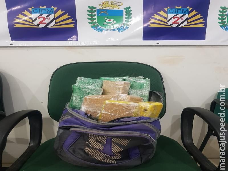 Maracaju: Polícia Militar prende homem em flagrante por “Tráfico de Drogas”. Autor estava com 11 tabletes de maconha em sua mochila Maracaju: Polícia Militar prende homem em flagrante por “Tráfico de Drogas”. Autor estava com 11 tabletes de maconha em sua mochila