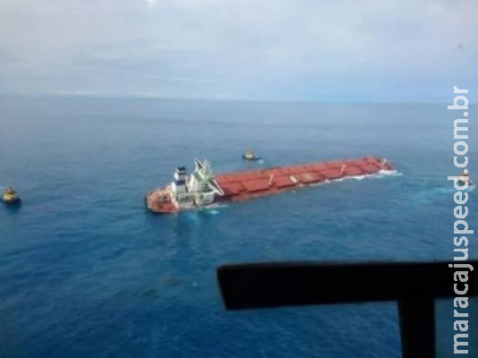 Marinha confirma dois vazamentos em navio que está afundando na costa do Maranhão