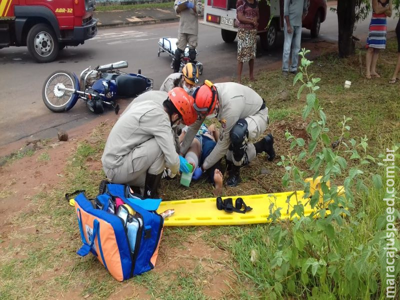 Motociclista atinge roda de trator e acaba com diversas fraturas Motociclista atinge roda de trator e acaba com diversas fraturas