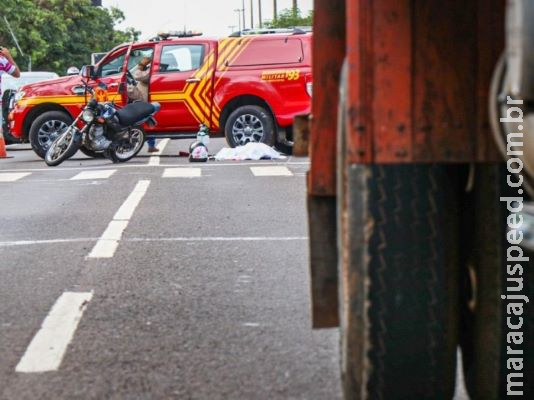 Motociclista é jogada para baixo de caminhão e morre na Gury Marques