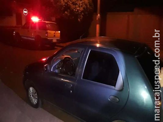 Motorista bêbado causa acidente e coloca a culpa em carro estacionado Motorista bêbado causa acidente e coloca a culpa em carro estacionado