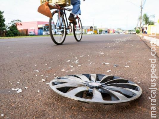 Motorista bêbado é preso após bater em carros parados e atropelar homem