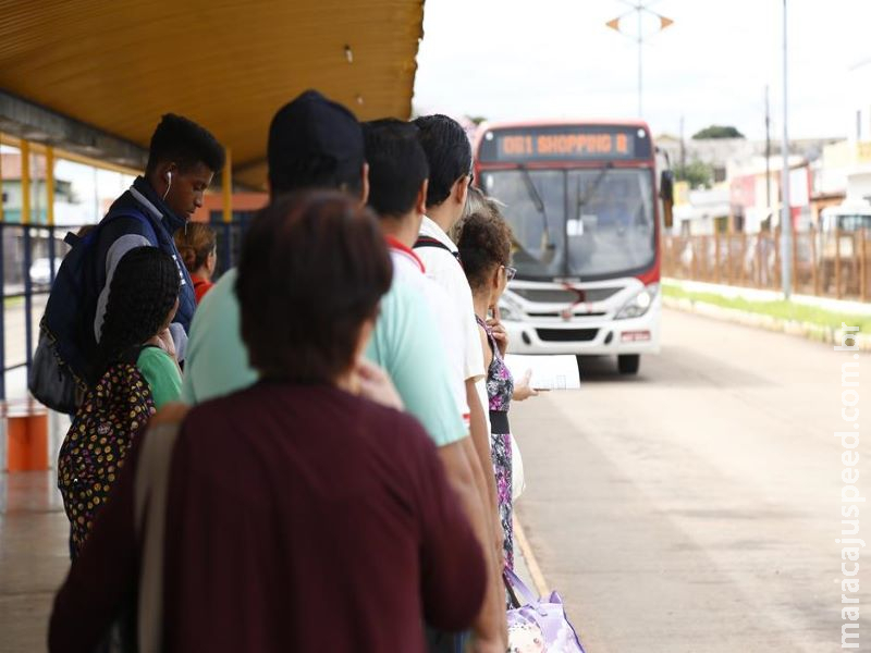 Ônibus ‘somem’ com mudanças nas linhas e terminais registram confusões no primeiro dia