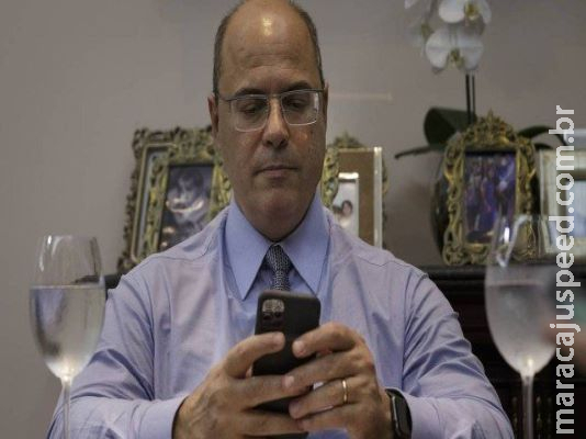 Pelo WhatsApp, Witzel convida Bolsonaro para camarote do governo na Sapucaí Pelo WhatsApp, Witzel convida Bolsonaro para camarote do governo na Sapucaí