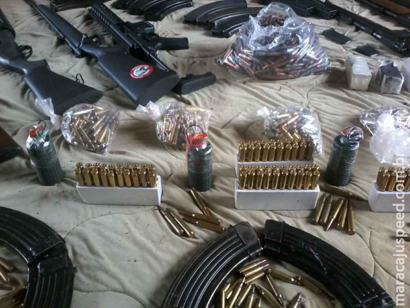 Polícia pede quebra de sigilo dos celulares de trio preso com arsenal de guerra na fronteira Polícia pede quebra de sigilo dos celulares de trio preso com arsenal de guerra na fronteira