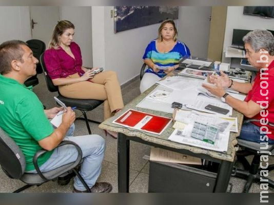 Prefeitura interdita praça onde menina de 3 anos morreu em parquinho