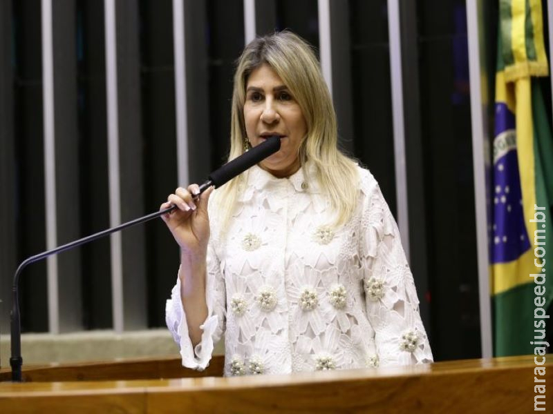 Projeto obriga farmácias e lojas a disponibilizar lupa para consumidor Projeto obriga farmácias e lojas a disponibilizar lupa para consumidor