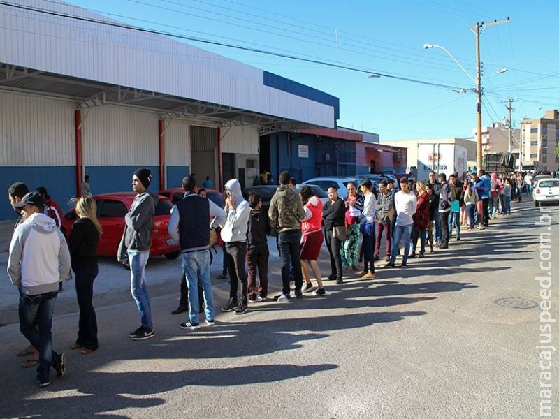 Taxa de desemprego deve continuar caindo nos próximos meses, avalia IFI