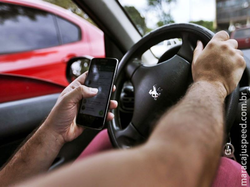 Tolerância zero para celular ao volante: CCJ aprova punição maior em caso de homicídio Tolerância zero para celular ao volante: CCJ aprova punição maior em caso de homicídio