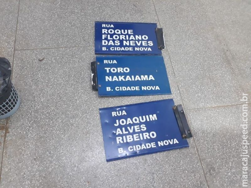 Vândalos arrancam placas com nome de ruas no bairro Cidade Nova, em Aquidauana