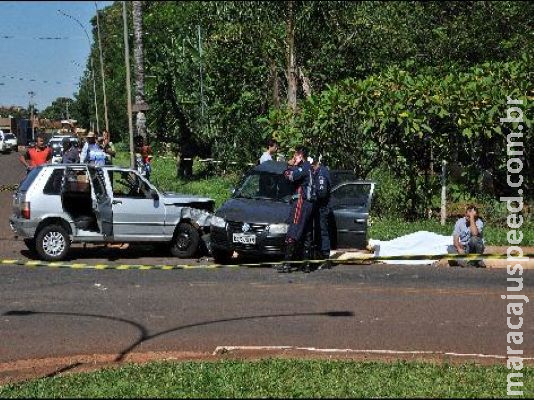 Acidente em cruzamento mata uma pessoa e deixa dois feridos 