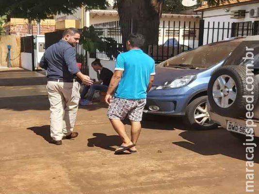 ‘Amigo’ acusado de matar mulher a facadas se apresenta à polícia