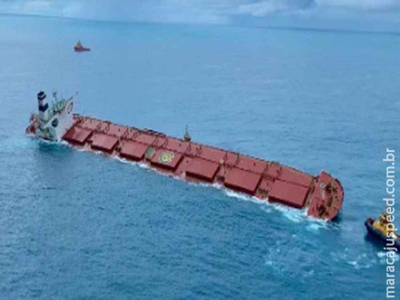 Barco que estava na África chega para retirar óleo de navio encalhado no Maranhão