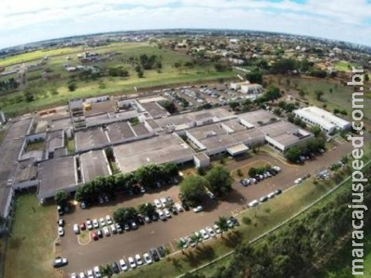 Bebê é abandonado por tios em hospital e direção tenta localizar pais